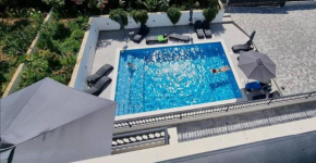 Villa Barbara & Zoran with heated swimming pool